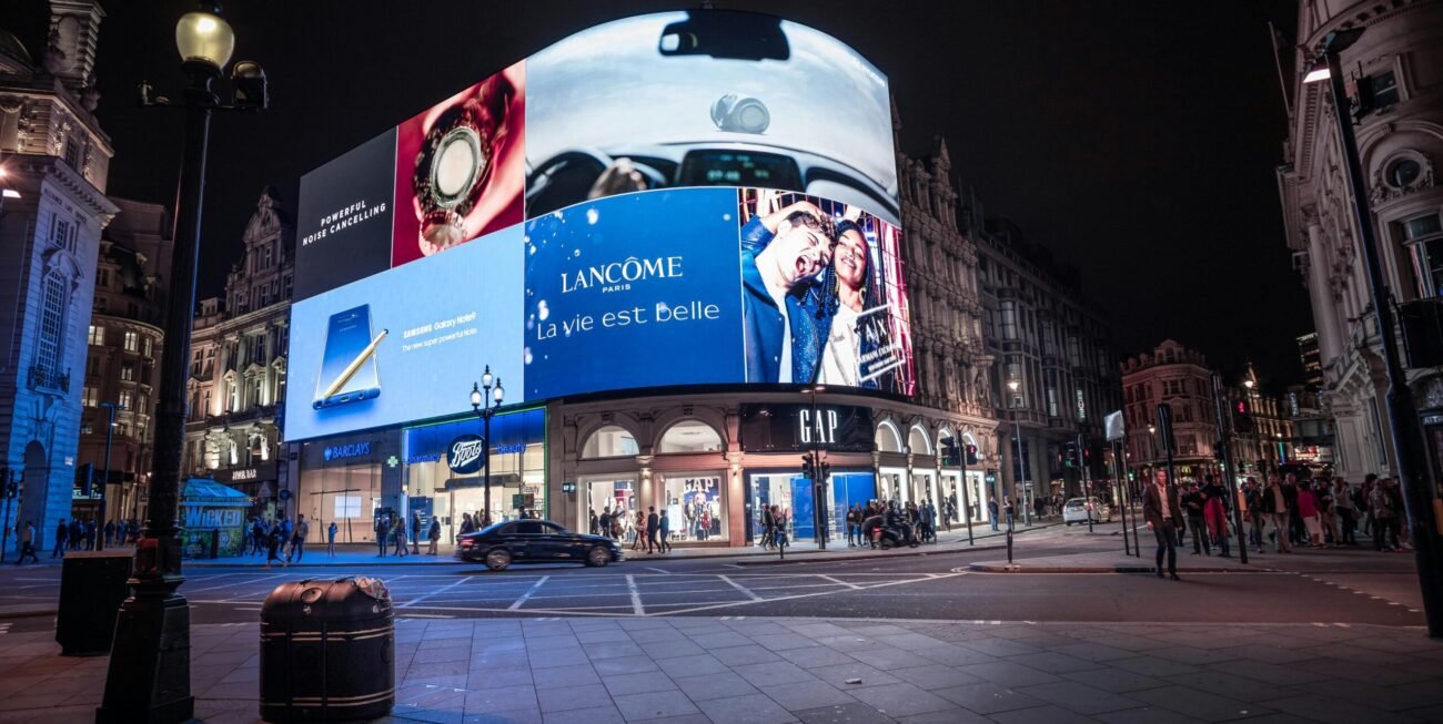 Hedef kitlenize en doğru mesajı en etkili kanallarla ulaştırmak için yaratıcı ve stratejik reklam kampanyaları tasarlıyoruz.